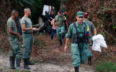 A pesar de las condiciones en que están concentrados, los guerrilleros del frente 33 de las Farc registran un buen estado de salud. Archivo