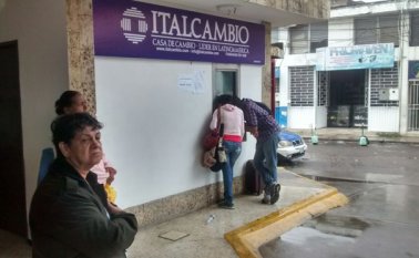 Las tres primeras, dos en San Cristóbal y una en San Antonio, comenzaron a operar el pasado 16 de enero, con una tasa de conversión anunciada de 4 pesos colombianos por bolívar. Eilyn Cardozo