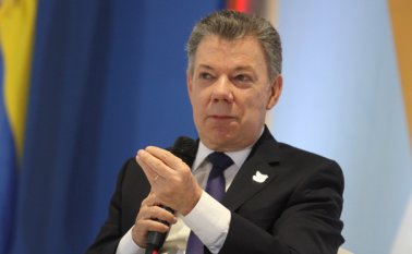 Los rebeldes señalados de delitos políticos o conexos serán amnistiados, desde que no estén acusados de delitos graves contra los derechos humanos, como secuestro, tortura, desplazamiento forzado, violencia sexual o reclutamiento de menores. Colprensa