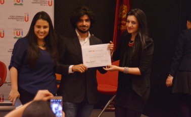 El estudiante Esneider Angarita Carrascal fue el ganador del premio en la categoría de columna de opinión. Cortesía