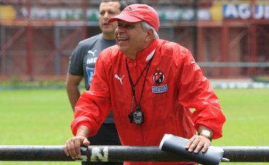Ruíz fue director técnico de las selecciones de El Salvador (1992) y Paraguay (2002-2006), además de los clubes mexicanos de Tecos, León, Veracruz, Necaxa, Puebla. Archivo La Opinión