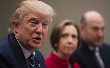 Un juez federal suspendió la aplicación de la medida para la esposa y la hija de un refugiado sirio en Estados Unidos. AFP