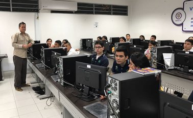 Estos centros de tecnología también son espacios donde la comunidad se puede capacitar. Archivo