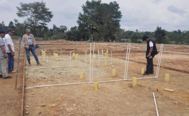 El terreno donde se deben instalar los espacios comunes apenas se está adecuando, a pesar de que ya ha pasado un mes desde el ingreso a Caño Indio. Cortesía