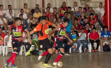 Un pasaje Del partido entre Cúcuta Niza y Lyon de Cali, jugado el pasado 3 de marzo en el coliseo de la Universidad Francisco de Paula Santander, en el que, según los árbitros, hubo agresión verbal de los aficionados hacia el equipo visitante. Luis Alfredo Estévez