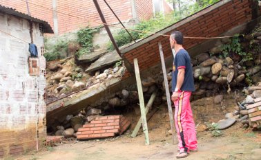 Así está uno de los muros de la Escuela Jesús Obrero, en Cerro Norte Luis Alfredo Estévez