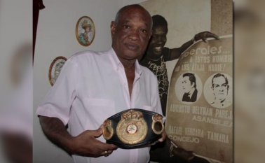 Nacido en el departamento de Bolívar, Colombia, Rodrigo Valdez comenzó su carrera con una victoria sobre Orlando Pineda. Colprensa