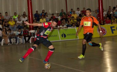 El equipo Cúcuta Niza fútsal buscará esta noche en su casa, el coliseo de la Universidad Francisco de Paula Santander, sumar los primeros tres puntos cuando reciba a Leones de Nariño. Archivo