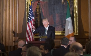 Los grupos alegaron que el objetivo latente de las restricciones migratorias era discriminar a los musulmanes, lo que las haría anticonstitucionales. Chuang concedió una suspensión preliminar del decreto a nivel nacional. AFP