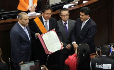 En el Congreso de la República abundan las leyes de honores y reconocimiento a personalidades, que resultan intrascendentes, pero costosas. Colprensa