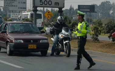 La Policía dispuso de 40 mil efectivos para garantizar la seguridad en las vías del país, específicamente, ocho mil de ellos facilitarán el ‘Plan Retorno’. Colprensa