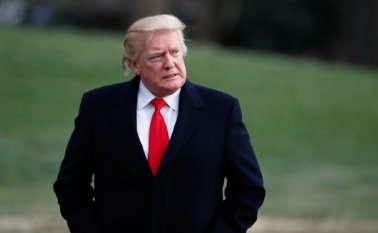 "Los demócratas inventaron e impulsaron la historia rusa como excusa por haber realizado una terrible campaña. Gran ventaja en el Colegio Electoral & perdieron!", agregó el presidente de EEUU. AFP