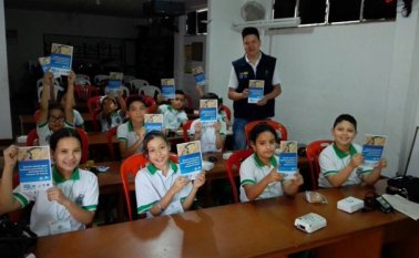 En el colegio Carlos Hernández Yaruro del corregimiento La Ermita se cumplió una de las conferencias dictadas ayer. Javier Sarabia