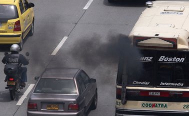 Implementaron restricciones al transporte de carga y volquetas. Colprensa