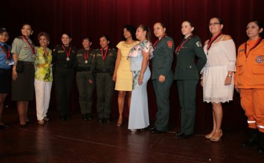 Adriana Camarón Buitrago, Martha Judith Téllez, Matilde Laguado Vda de Villamizar, Angie Carolina Arévalo, Mayerly Hernández, Yenny Silva Rubio, María Eugenia Riascos, Cecilia Soler de Villamizar, Paola Mora, Salomé Cardona Orozco, Rubiela Ruiz Sánchez y Omaira Arteaga Ortiz. César Obando