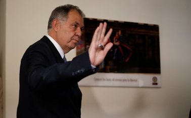 La nueva proposición fue presenta por el diputado Norman Correa, del Partido de La U, quien había aprobado la proposición anterior que declaraba a Ordóñez como hijo adoptivo de Antioquia. Colprensa