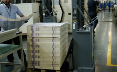 La industria de papel produjo 1,2 millones de toneladas, de las cuales 49%, se destinaron a la fabricación de empaques y 32% para imprenta y escritura. Colprensa