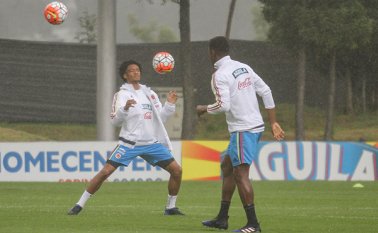El volante Juan Guillermo Cuadrado es uno de los puntos de lanza de Colombia en la mitad del campo para enfrentar mañana en partido crucial a Ecuador. Colprensa