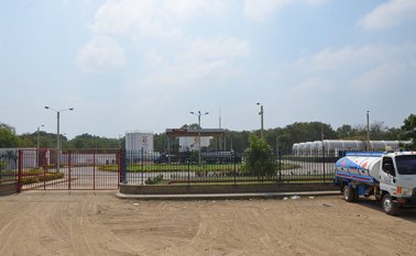 Según voceros de la empresa, la medida preventiva debió darse argumentando un daño inminente, pero hoy en día el almacenamiento de gasolina, dicen, es el mismo. Archivo