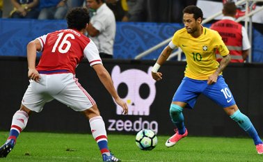 A Neymar ni su penal fallado ni un tanto anulado le quitaron el brillo. AFP