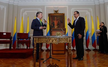 Santos aprovechó la posesión del secretario general de la Presidencia, Alfonso Prada Gil, para denunciar la actitud del Centro Democrático de enviar una carta al Congreso de los Estados Unidos contra nuestro país. Colprensa