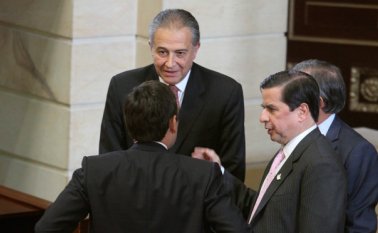 En el Congreso de la República se votó por la elección de Óscar Naranjo (centro) para reemplazar a Germán Vargas Lleras en la Vicepresidencia de Colombia. Colprensa