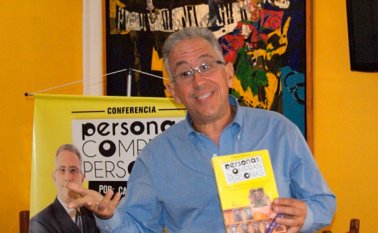 Carlos Rosales, autor del libro Personas compran personas. Cortesía