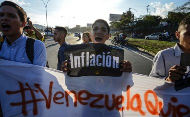 Quito ofreció su apoyo a Caracas y alentó al gobierno y a la oposición venezolana "a encauzar la situación a través del mecanismo de diálogo auspiciado por la Unasur". AFP