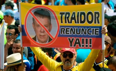 Las protestas, convocada bajo el lema 'Contra la corrupción', estuvieron lideradas por el actual senador y expresidente. AFP