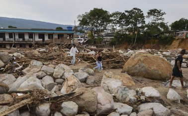 Con el barro no totalmente seco, "sigue la labor de búsqueda para encontrar sobrevivientes, aún estamos dentro de la ventana de las 72 horas posteriores a un desastre así". AFP