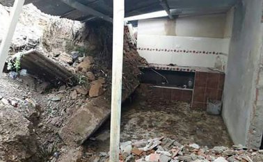 La falta de contundencia en la toma de decisiones para planificar los territorios termina en desastres como este que ocurre en San Calixto, con cinco viviendas destruidas por un deslizamiento. Cortesía