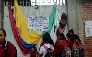 Estudiantes del corregimiento de San Bernardo de Bata, en Toledo, protestaron por la falta de un maestro para el área de química. Cortesía