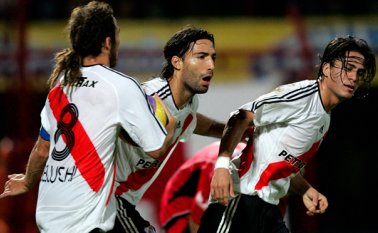 Ernesto Tecla Farias del River Plate celebra su único gol. Archivo La Opinión