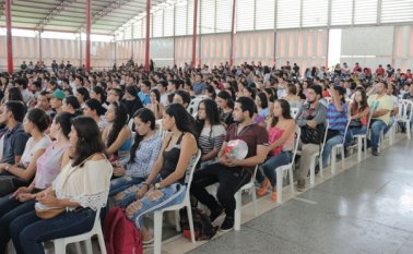 Los estudiantes antes de ser beneficiados debieron demostrar que son jóvenes de escasos recursos y deben mostrar su compromiso con la formación académica. Cortesía