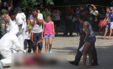 El cadáver de Anderson Carrillo Castro quedó tendido frente a su casa. Cristian Herrera