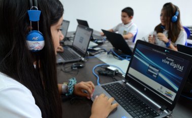 El acceso a internet fijo aumentó 0,8 puntos porcentuales en el tercer trimestre de 2016 con relación al mismo periodo de 2015. Archivo La Opinión