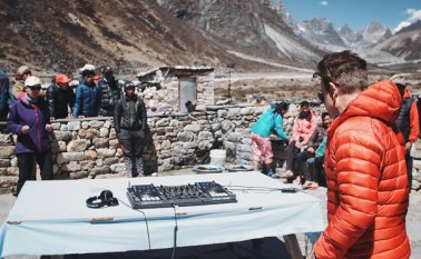 El artista se desplazó al lugar durante 10 días. AFP