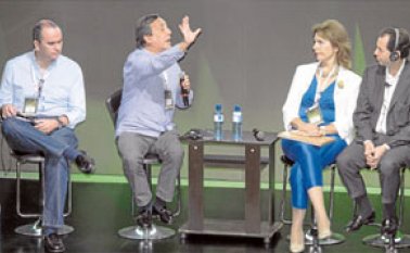 Carlos Luna Romero, presidente de la junta directiva de la Cámara de Comercio de Cúcuta; Luis Eladio Pérez, embajador de Colombia en Venezuela; Magdalena Pardo, presidenta de la Cámara de Comercio Colombo – Venezolana, y el profesor Ronald Heifetz, Archivo