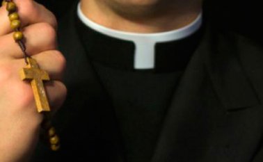 El juez absolvió al cura Román Martínez, de 63 años, argumentando "la inconsistencia del relato del acusador particular", actualmente de 27 años. Internet