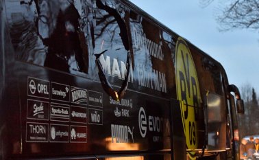 Así quedó el bus del Borussia Dortmund luego de las explosiones. ap