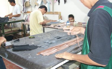 Los negocios familiares que no tienen registros contables, no cotizan salud ni pensión y son los que impulsan el crecimiento del empleo informal en la ciudad. Archivo