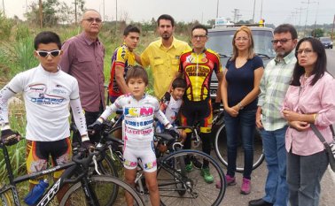 La familia, oriunda de Táchira, viaja con cuatro hijos menores de edad, desde Barinas hasta Caracas. Cortesía