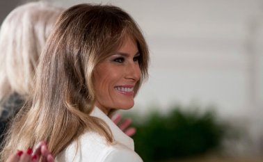 El monto de la indemnización otorgado a Melania Trump no fue revelado. AFP