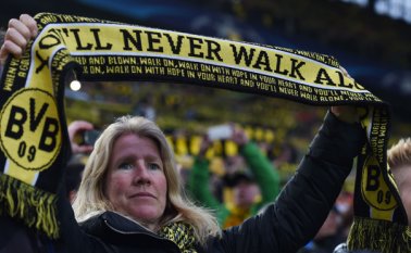 Pese al atentado contra el bus del equipo, el juego se disputó al siguiente día. AFP