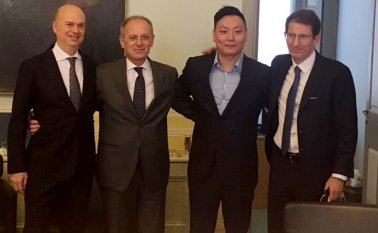 El líder de la firma, el empresario chino Li Yonghong, deberá asumir la presidencia del club AFP