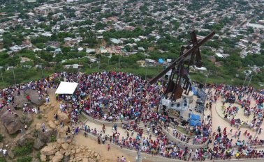 El viernes Santo el mirador turístico recibió a visitantes y feligreses de todas partes de la ciudad. La mayor afluencia de público fue entre las 7:00 y las 9:00 de la mañana. Esta foto fue tomada al mediodía. Obando
