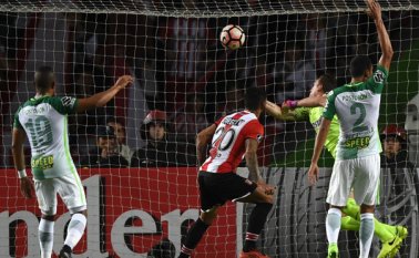 El único gol fue de al minuto 37 de la primera etapa. AFP