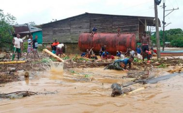 La tendencia de ascenso en los niveles del río Atrato, a la altura de Quibdó, preocupa a las autoridades, no obstante que en las últimas horas ha disminuido el caudal. Cortesía