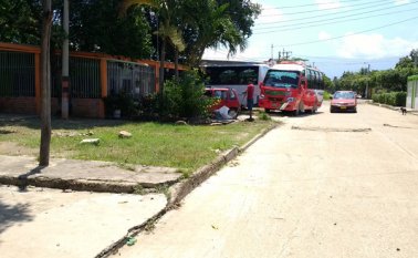 La víctima cayó agonizando en este lugar y minutos después murió en un centro médico. La Opinión