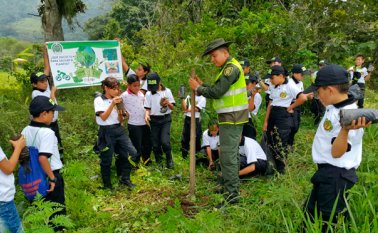 100 niños de la Policía Cívica se sumaron a las actividades. Policía Nacional